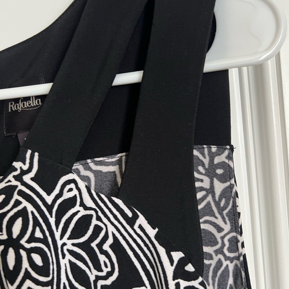 Sleeveless patterned dress with ruffle type top - Picture 4 of 16